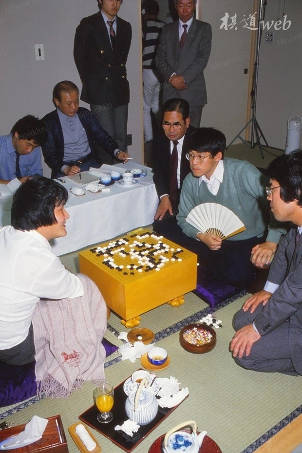 小林光一厚积薄发，登上名人位——日本围棋百大奠基人077|赵治勋|坂田荣男|加藤正夫|黑棋|头衔_新浪体育_新浪新闻